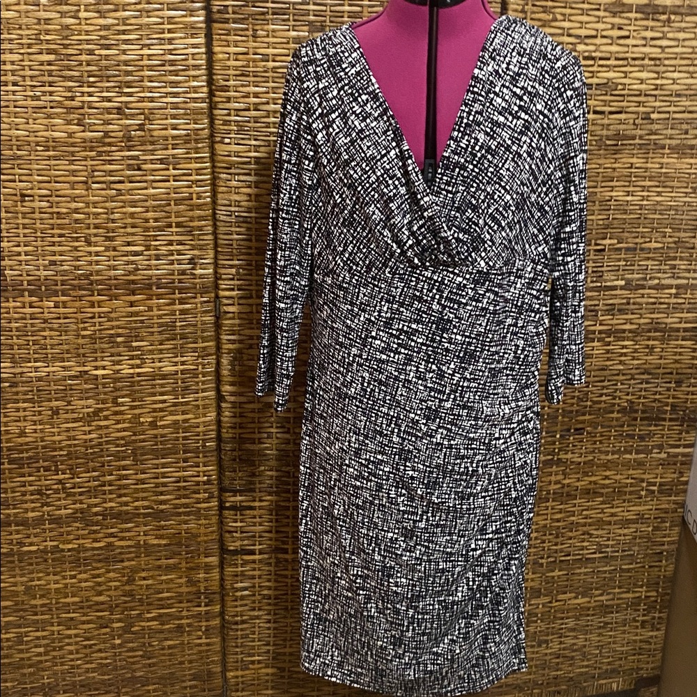 EUC LAUREN RALPH LAUREN Black white design full wrap with side rouching dress 18